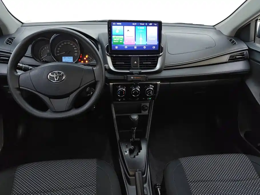 Toyota Yaris L 2021 — фото 12