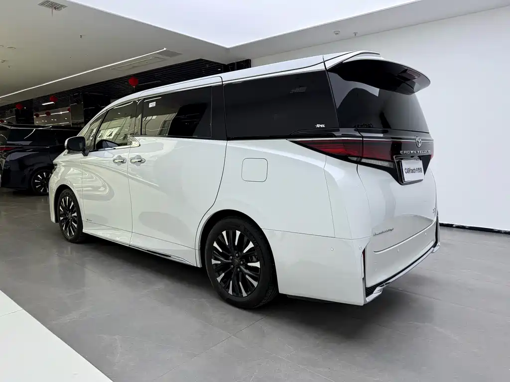 Toyota Vellfire 2024 — фото 15