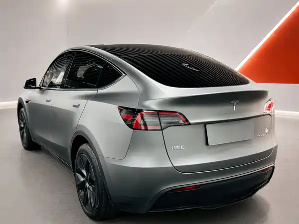 Tesla Model Y 2025