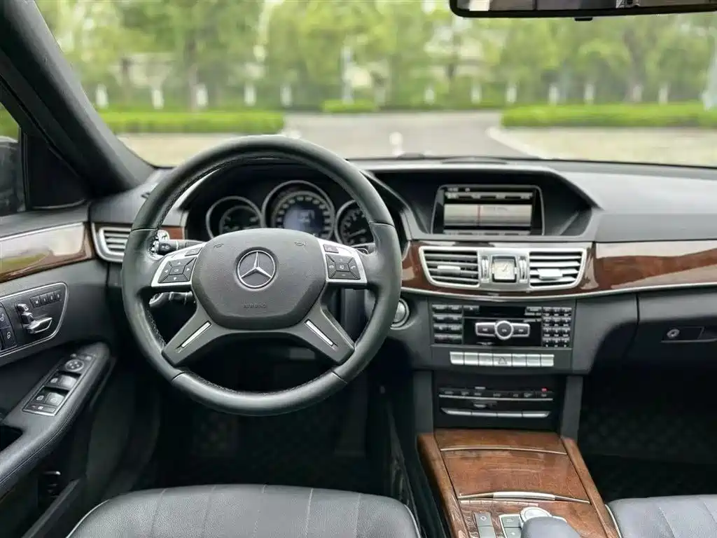 Mercedes-Benz E-Class 2014 — фото 16