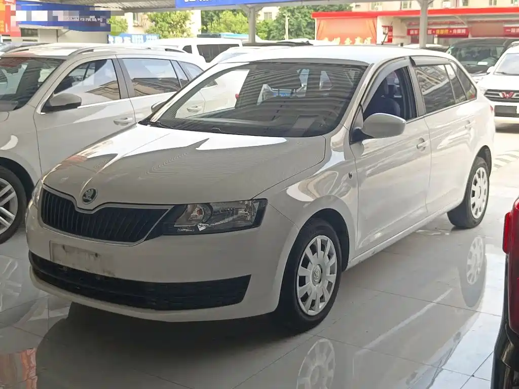 Skoda Rapid Spaceback 2016 — фото 1