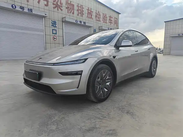 Tesla Model Y L 2026