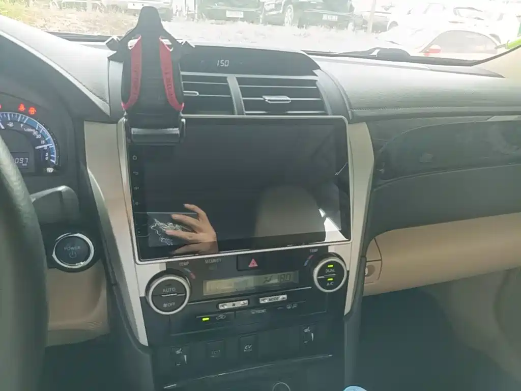 Toyota Camry 2015 — фото 13