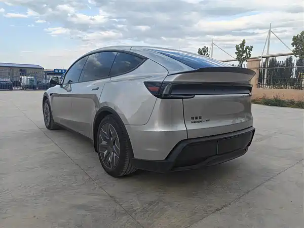 Tesla Model Y L 2026