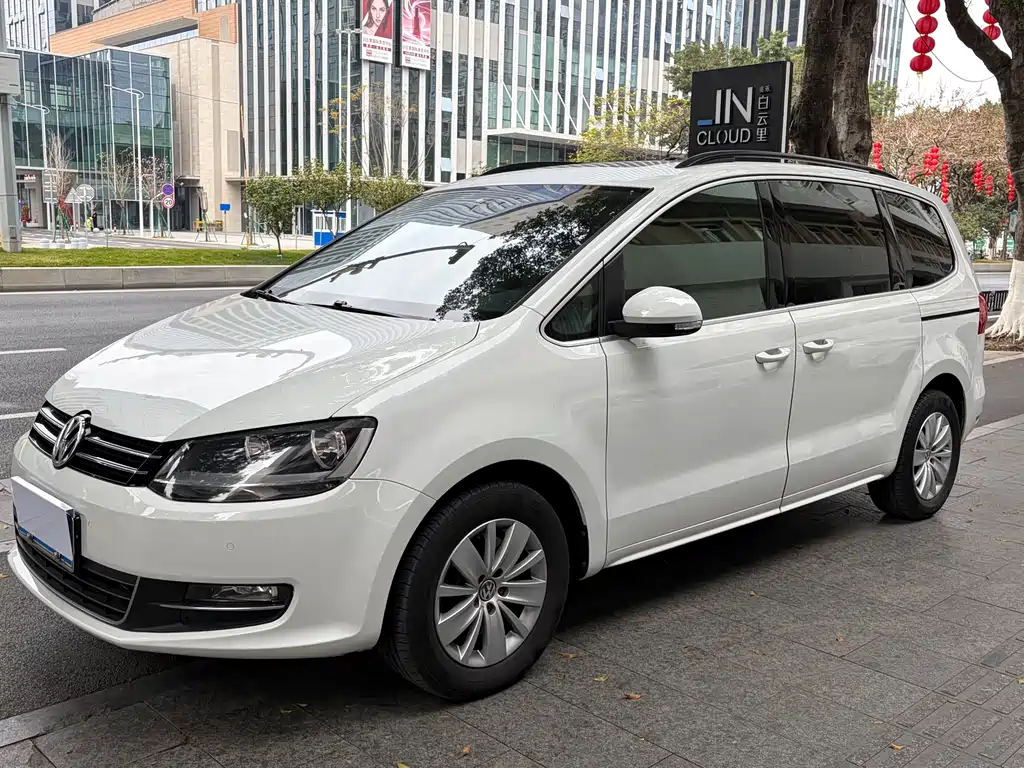 Volkswagen Sharan 2017 — фото 1