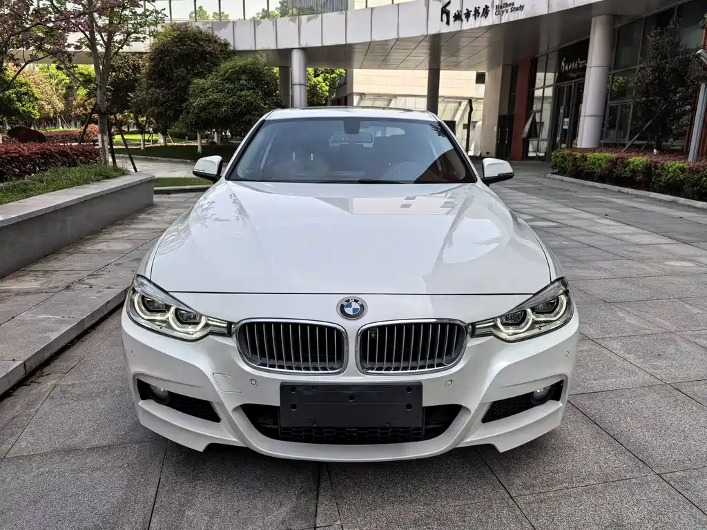 BMW 3 Series 2018 — фото 1