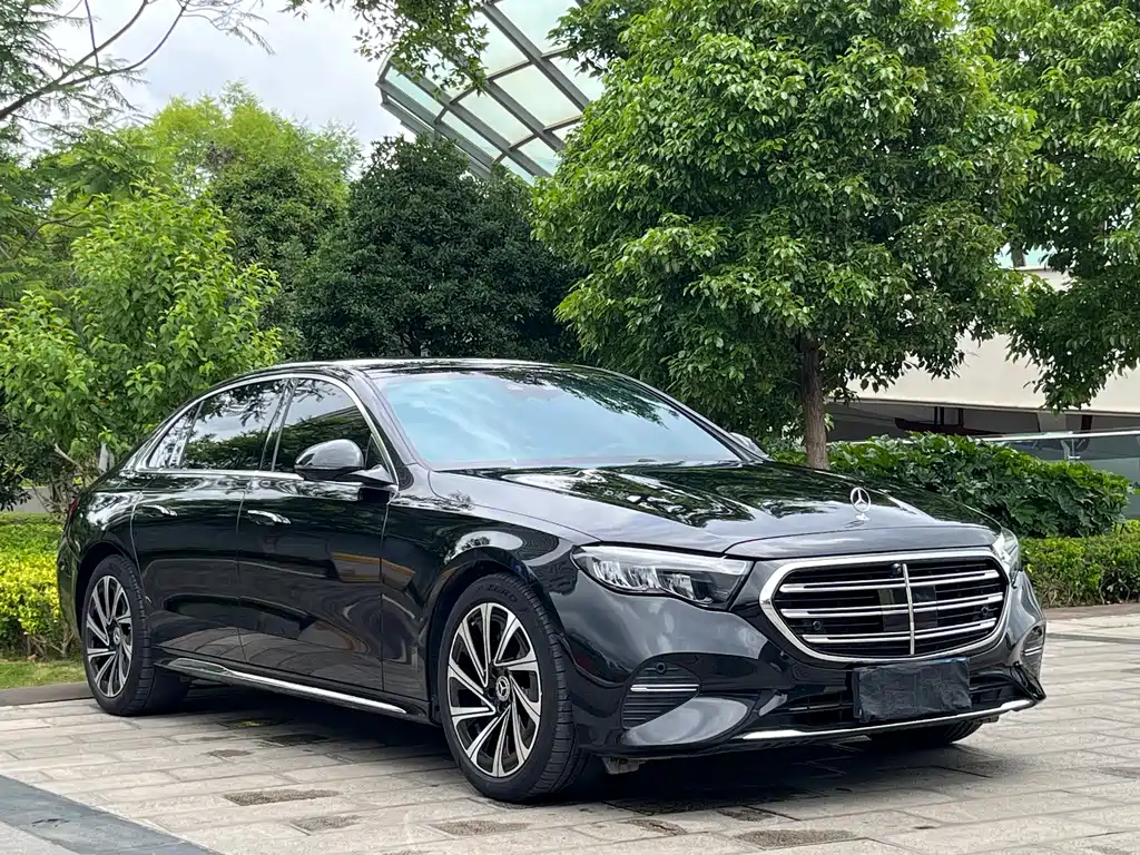 Mercedes-Benz E-Class 2025 — фото 3