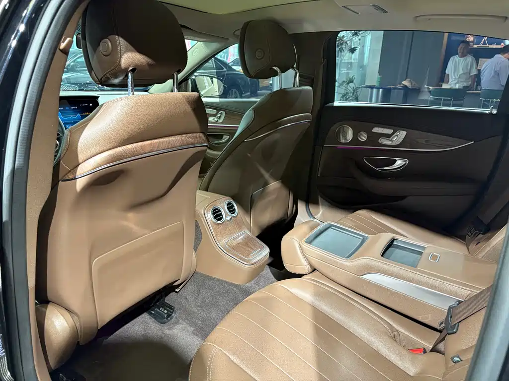 Mercedes-Benz E-Class 2023 — фото 14