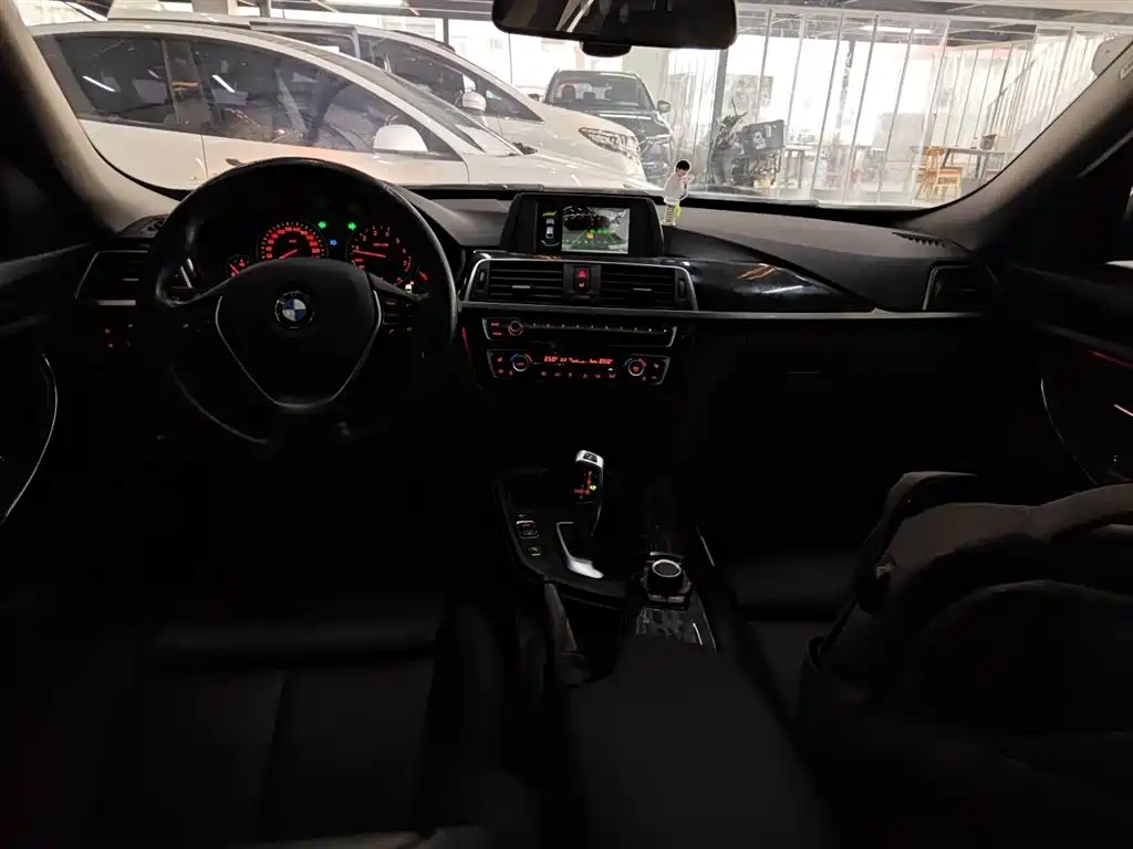 BMW 3 Series GT 2018 — фото 10