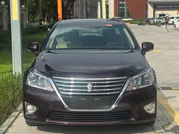 Toyota Crown 2013