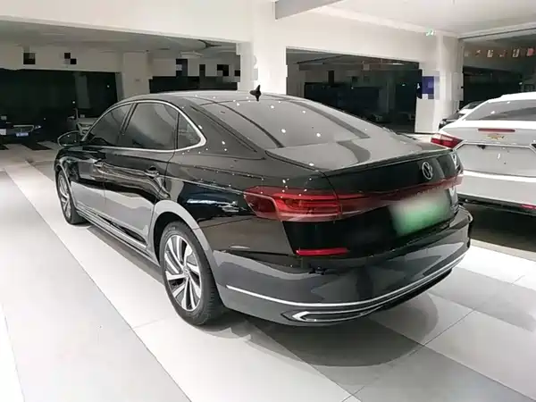 Volkswagen Passat Plug-In Hybrid 2022