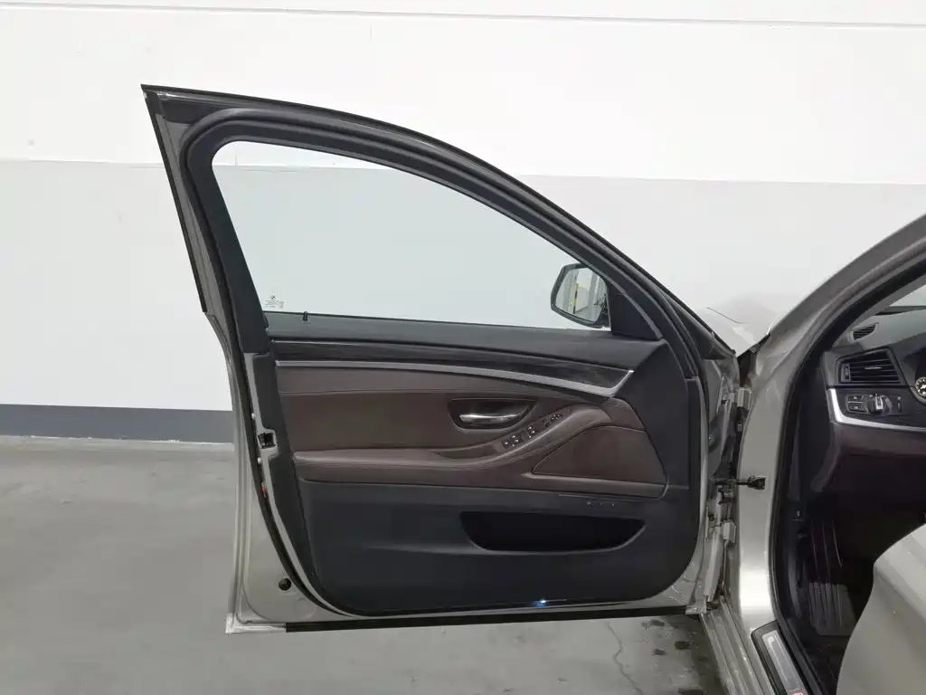 BMW 5 Series 2015 — фото 8