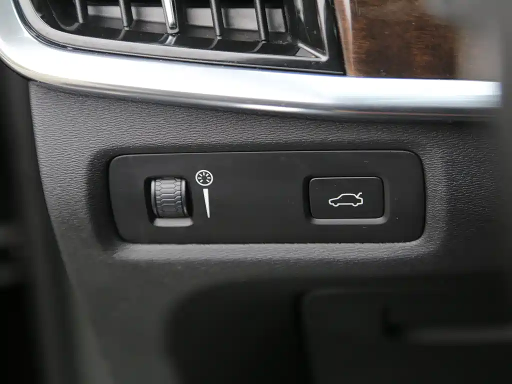 Volvo S90 2018 — фото 14