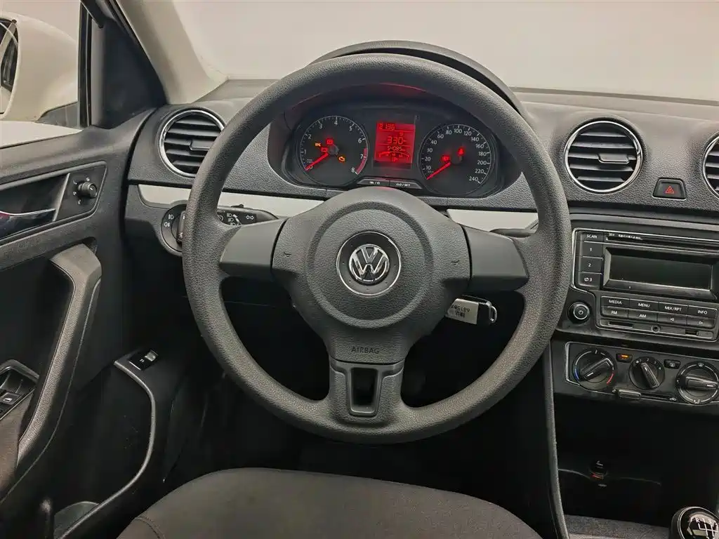 Volkswagen Jetta 2016 — фото 11
