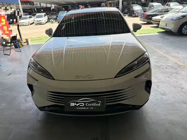 BYD Seal 07 DM-i 2025