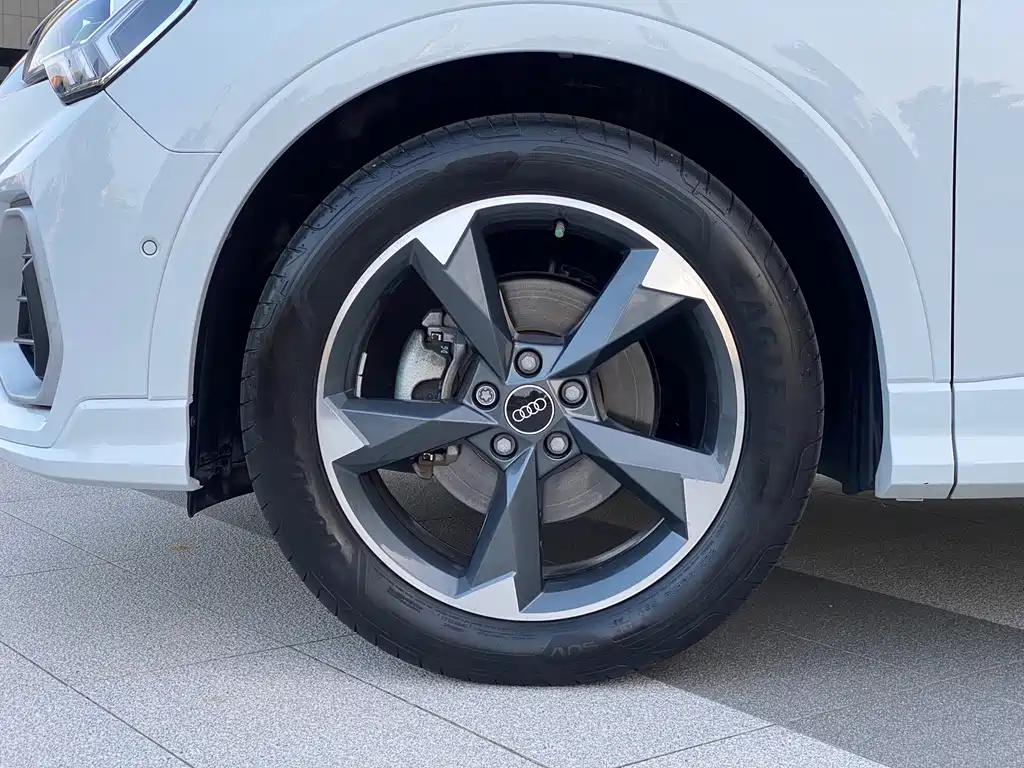 Audi Q3 2023 — фото 13
