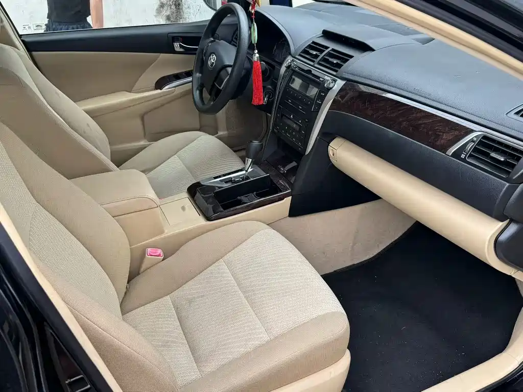 Toyota Camry 2015 — фото 6
