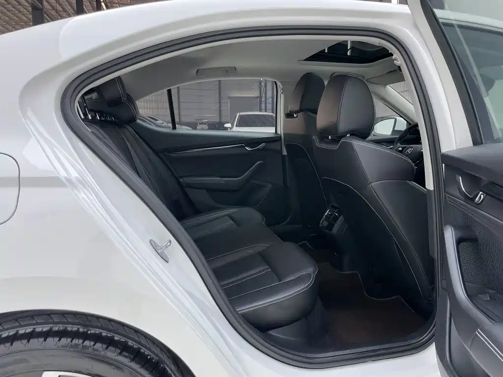 Skoda Octavia 2022 — фото 28