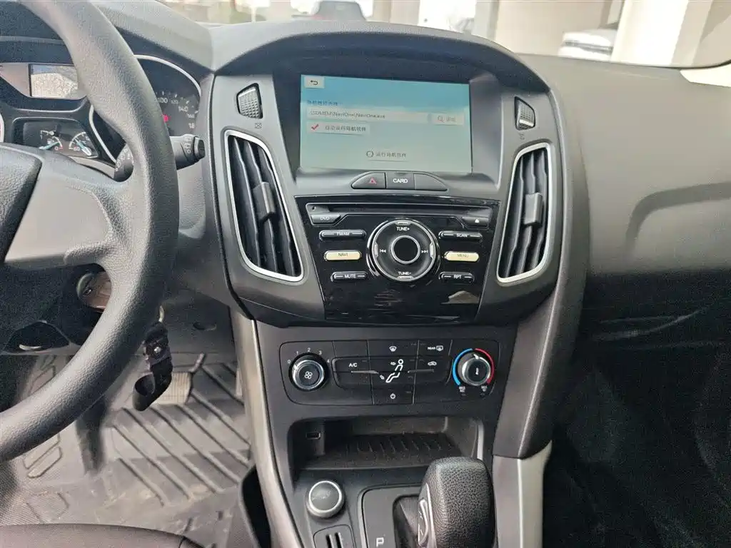Ford Focus 2018 — фото 13
