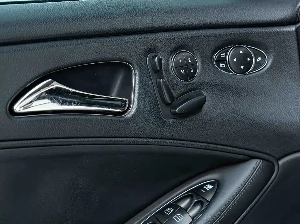 Mercedes-Benz CLS AMG 2010 — фото 15