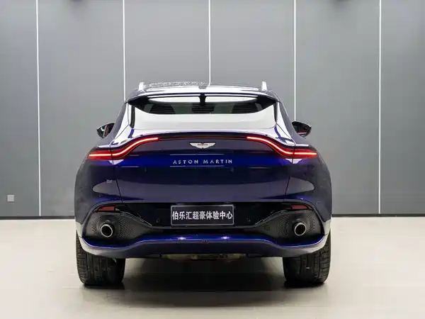 Aston Martin DBX 2023