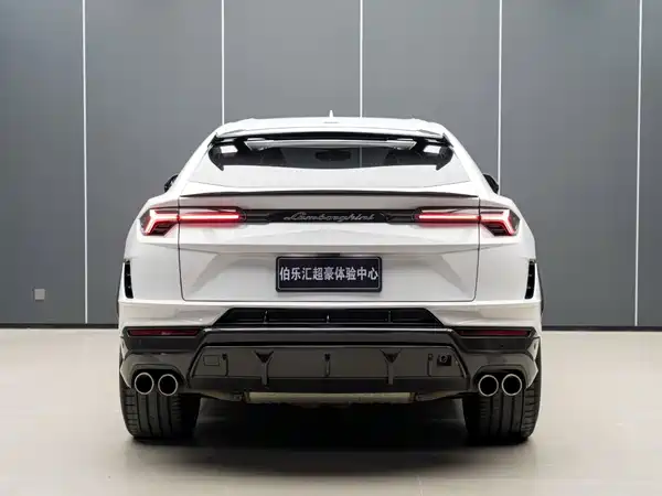 Lamborghini Urus 2024
