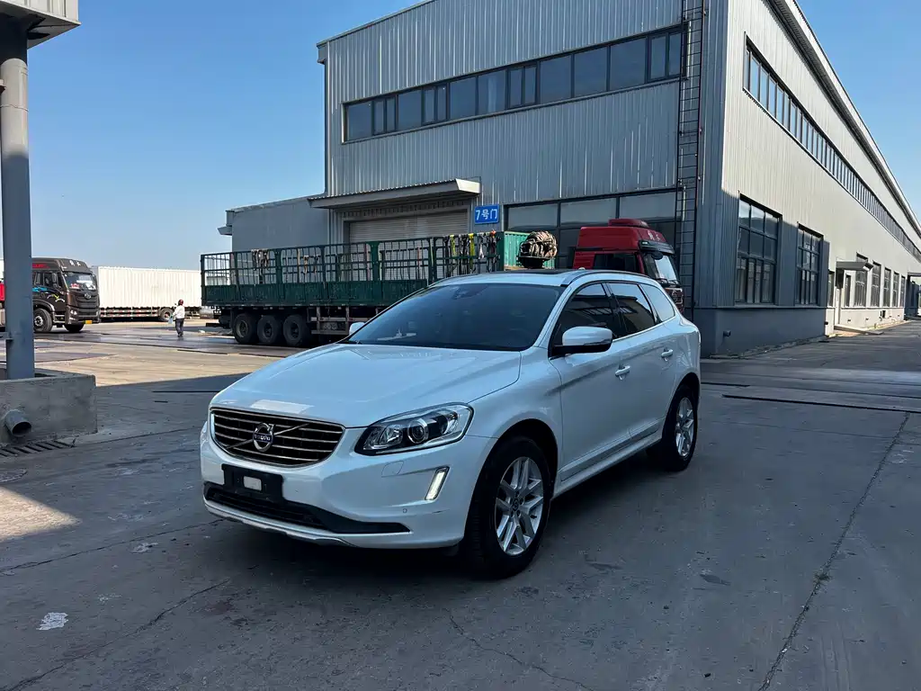 Volvo XC60 2017 — фото 1