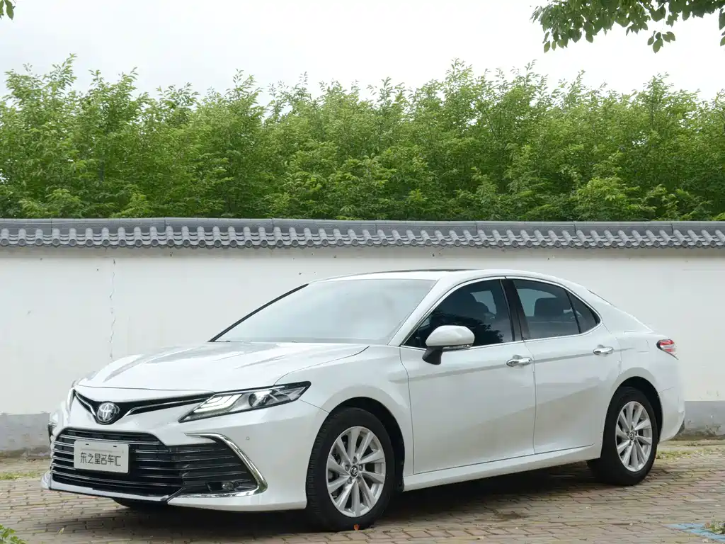 Toyota Camry 2021 — фото 1