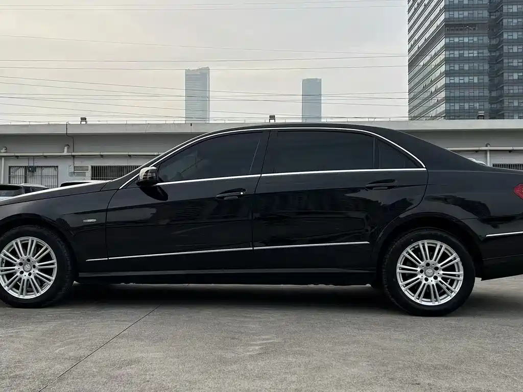 Mercedes-Benz E-Class 2013 — фото 11