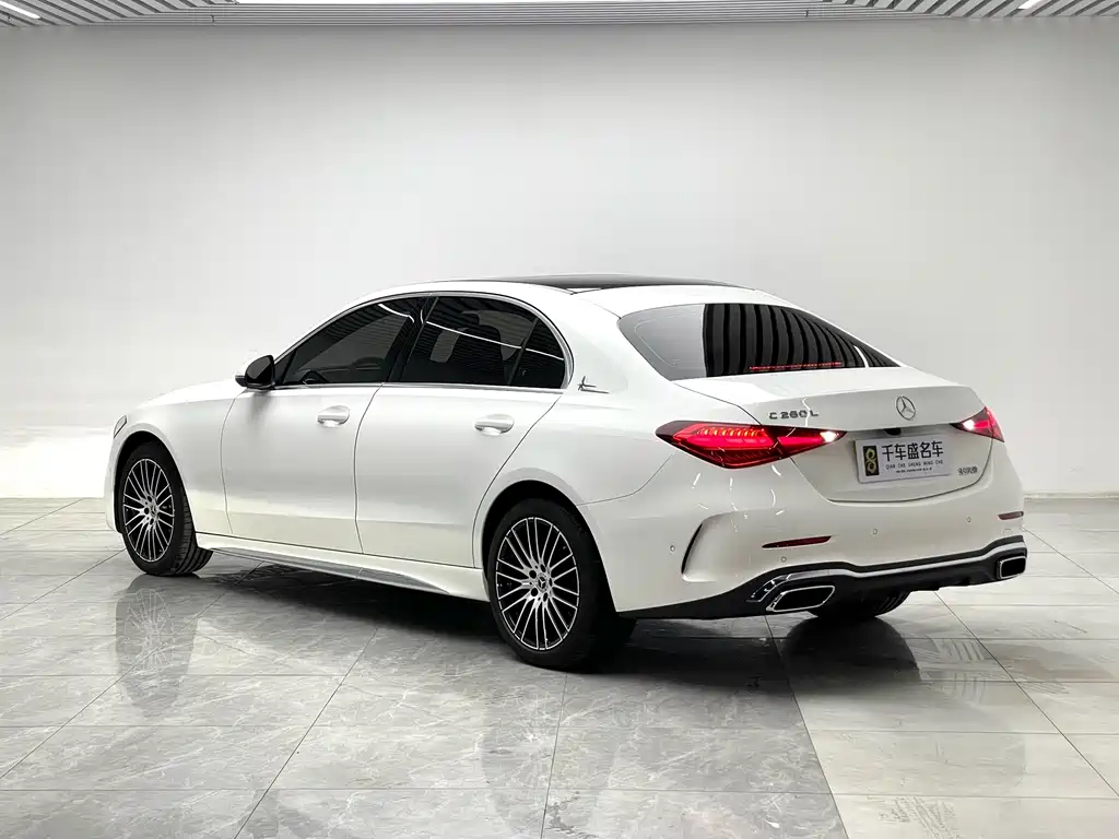 Mercedes-Benz C-Class 2024 — фото 4