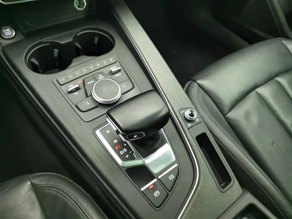 Audi A4L 2017 — фото 13