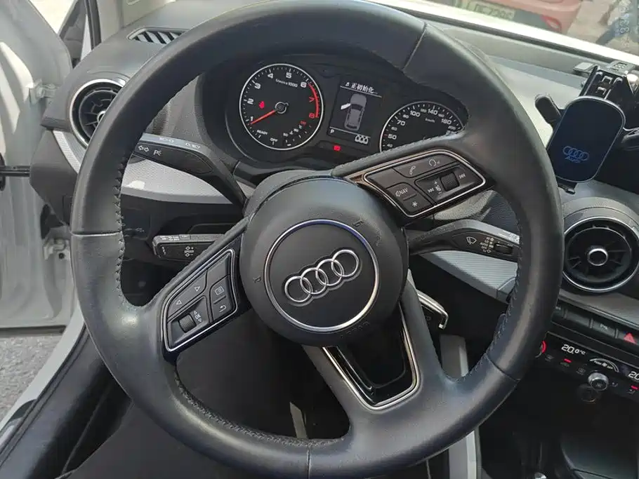 Audi Q2L 2019 — фото 15