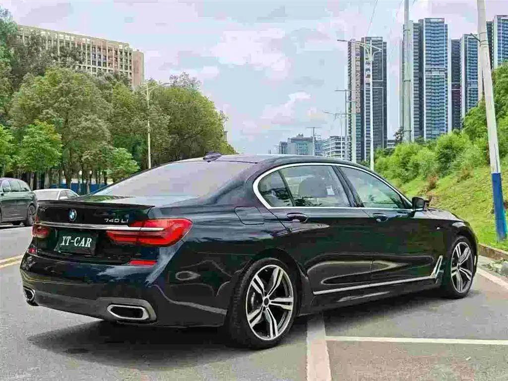 BMW 7 Series 2017 — фото 7