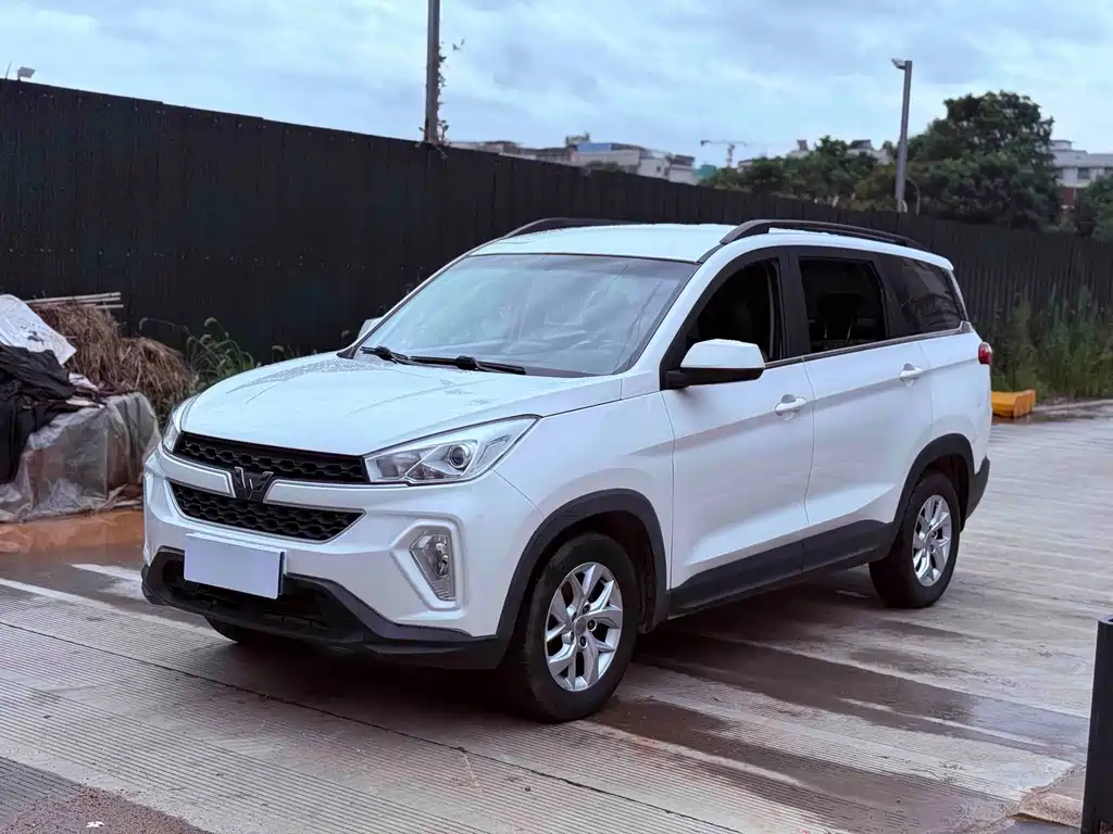 Wuling Hongguang S3 2018 — фото 1