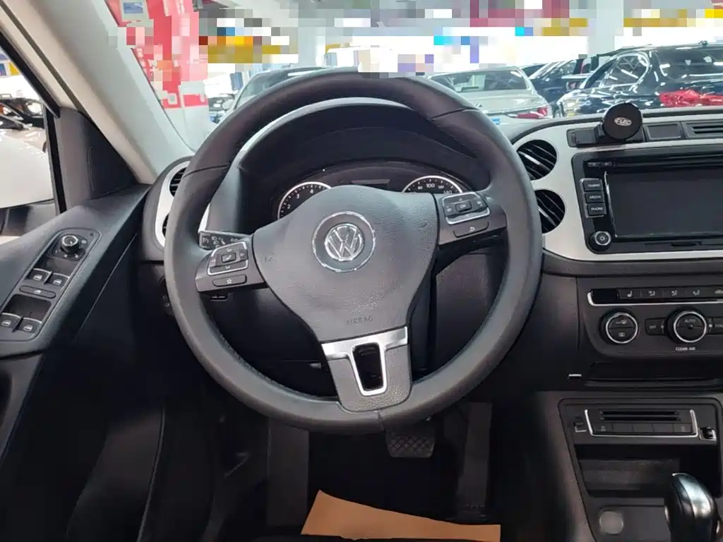 Volkswagen Tiguan 2016 — фото 15