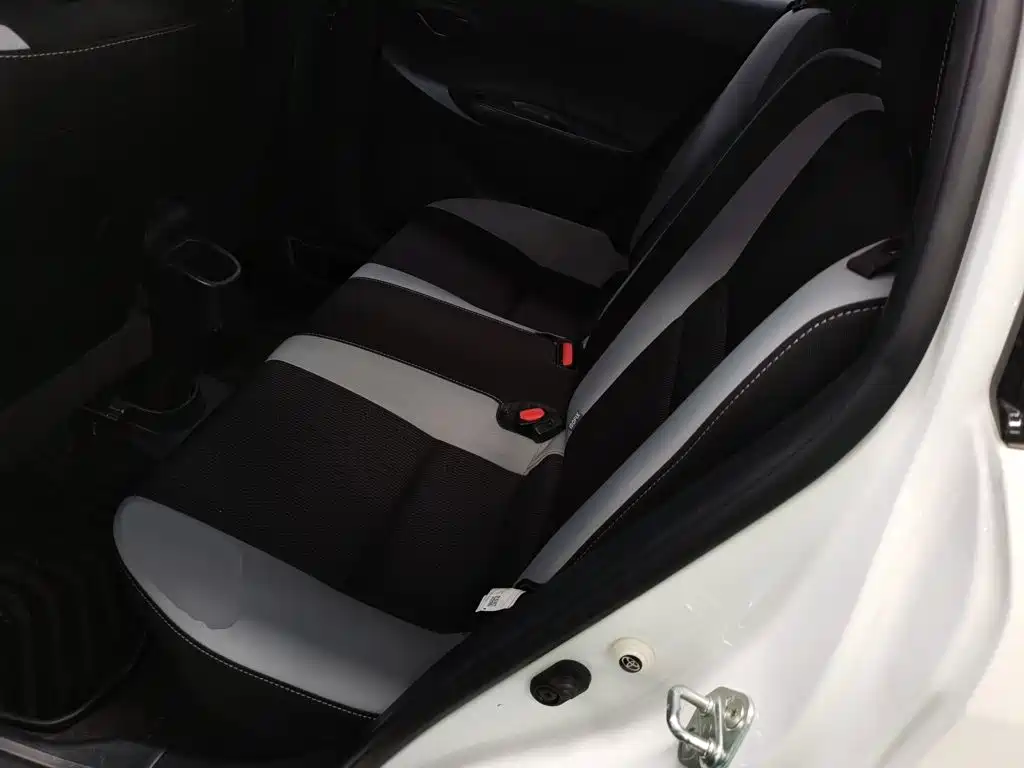 Toyota Yaris L 2022 — фото 13