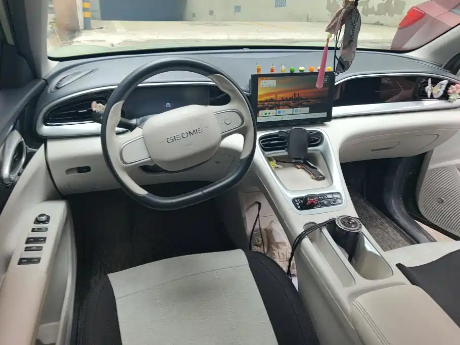 Geely Galaxy Starwish 2025 — фото 12