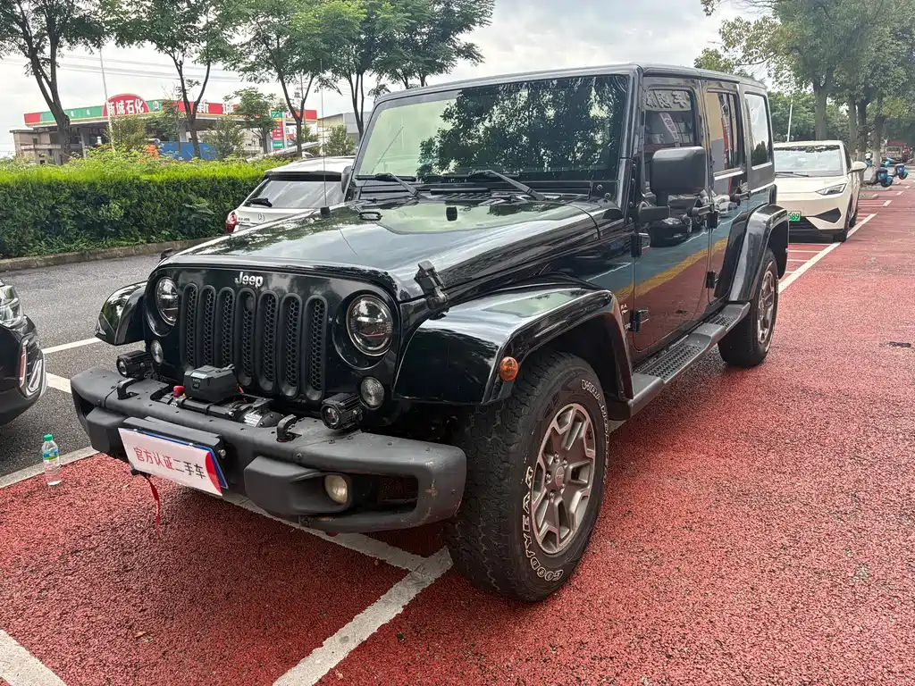 Jeep Wrangler 2015 — фото 1