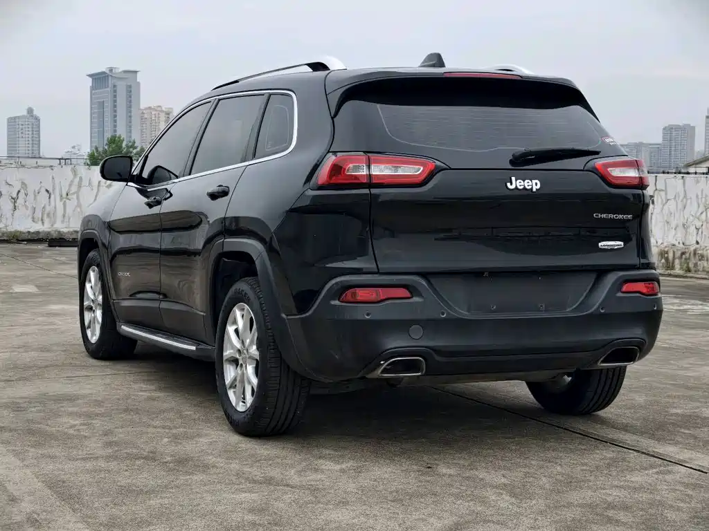 Jeep Cherokee 2016 — фото 5