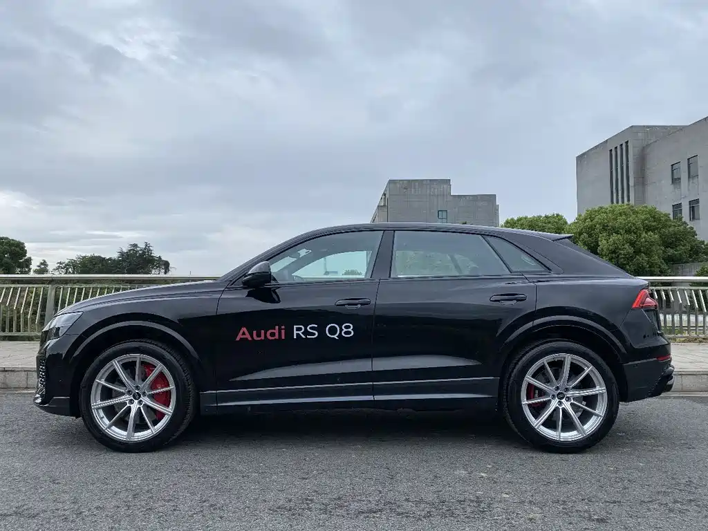 Audi RS Q8 2025 — фото 2