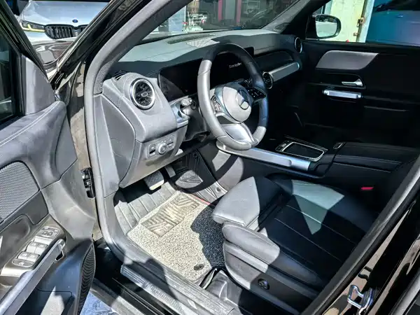 Mercedes-Benz GLB 2024