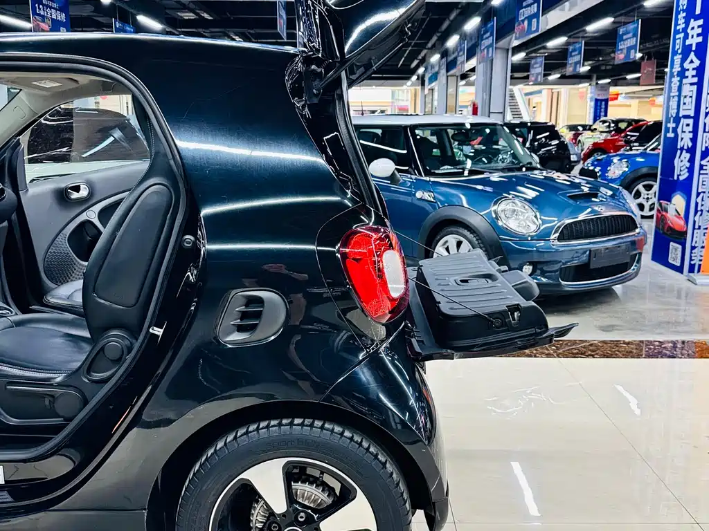 smart Fortwo 2018 — фото 29