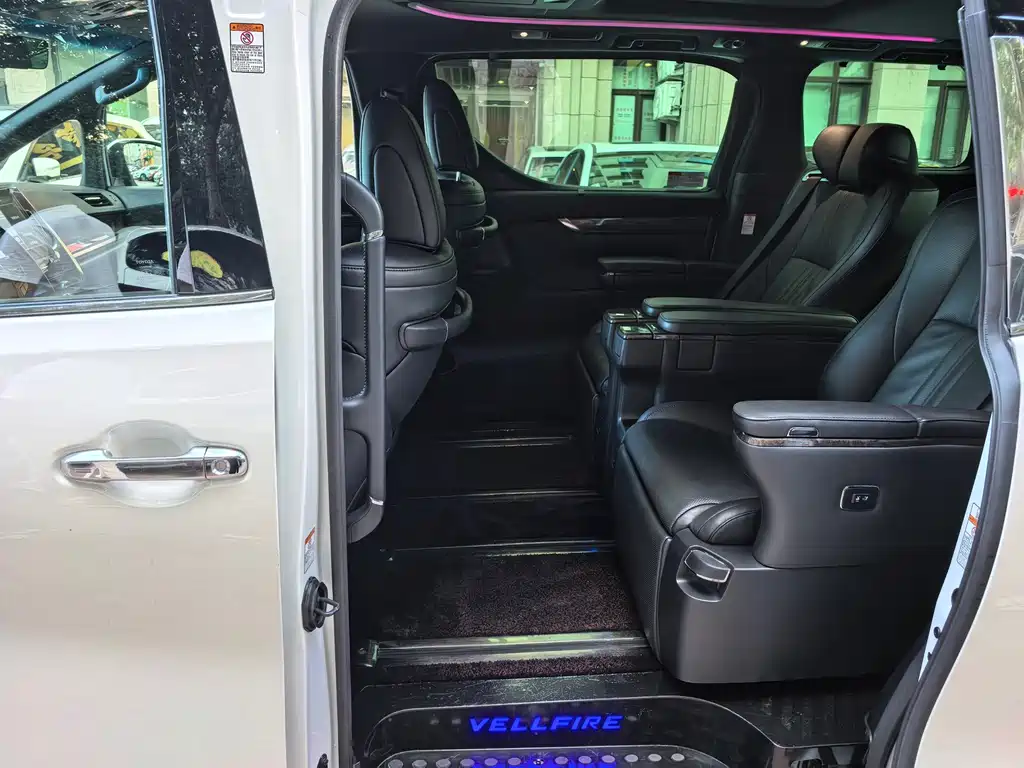 Toyota Vellfire 2022 — фото 10