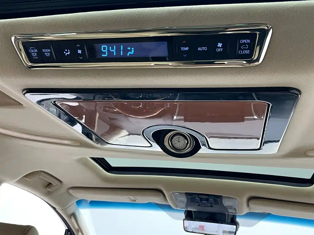 Toyota Alphard 2020 — фото 40