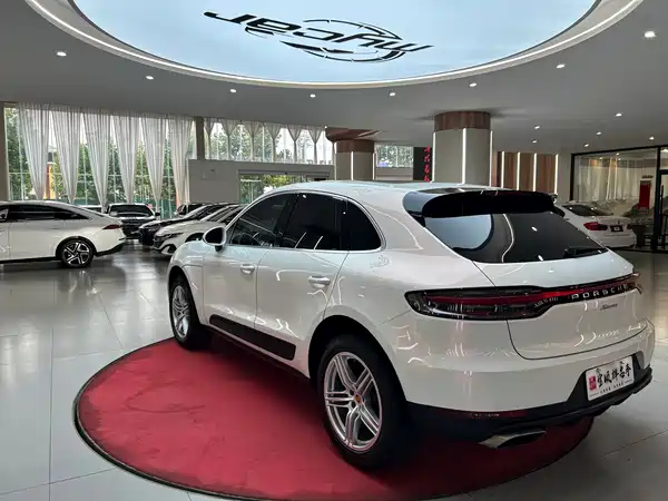 Porsche Macan 2021