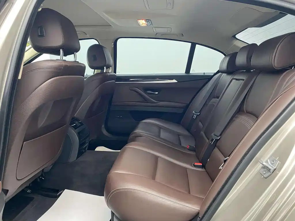 BMW 5 Series 2016 — фото 18