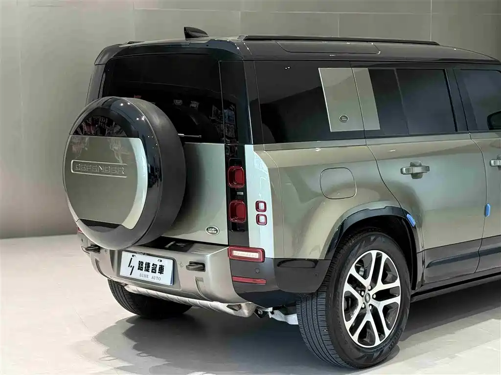 Land Rover Defender 2023 — фото 8