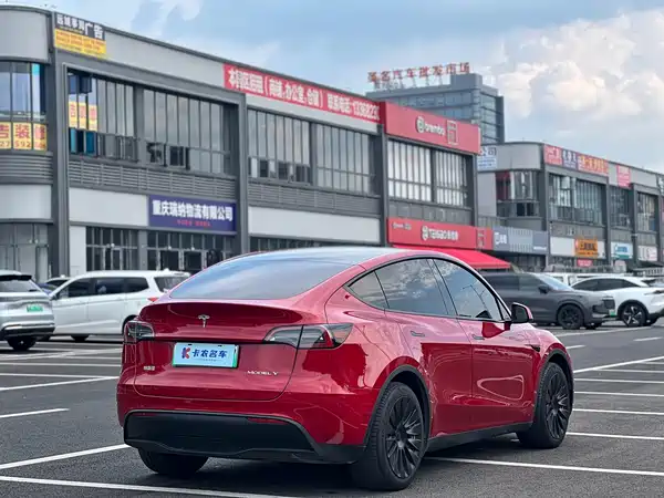 Tesla Model Y 2023