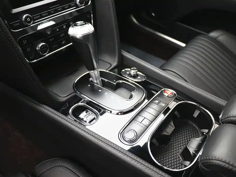 Bentley Flying Spur 2020 — фото 15