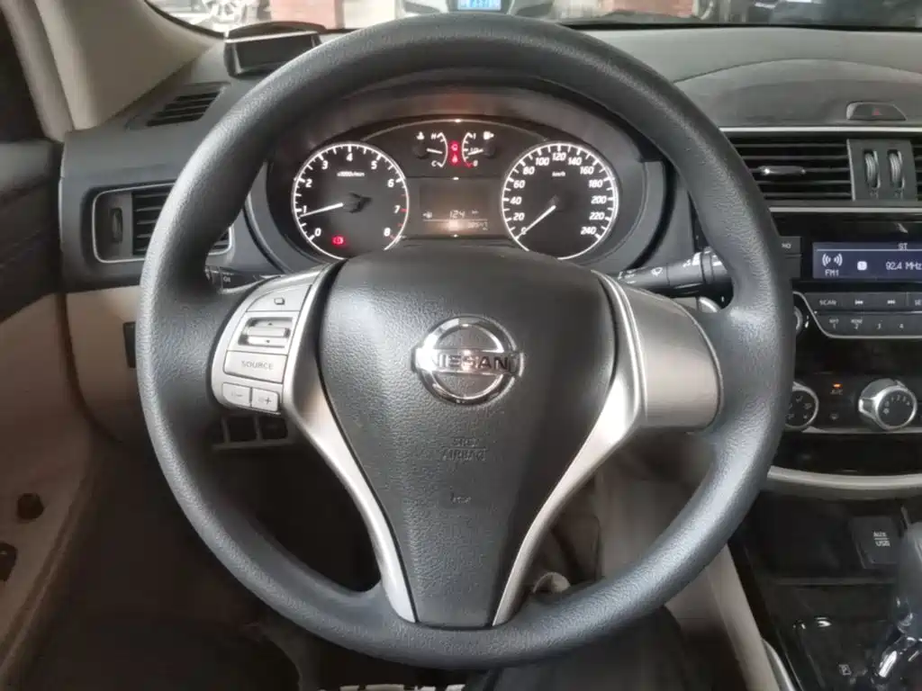 Nissan Tiida 2016 — фото 11
